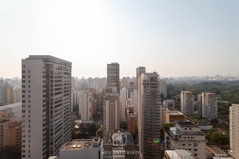 2 people, gym, balcony, and full kitchen