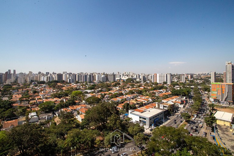 3 people and balcony near Ibirapuera Shopping Mall