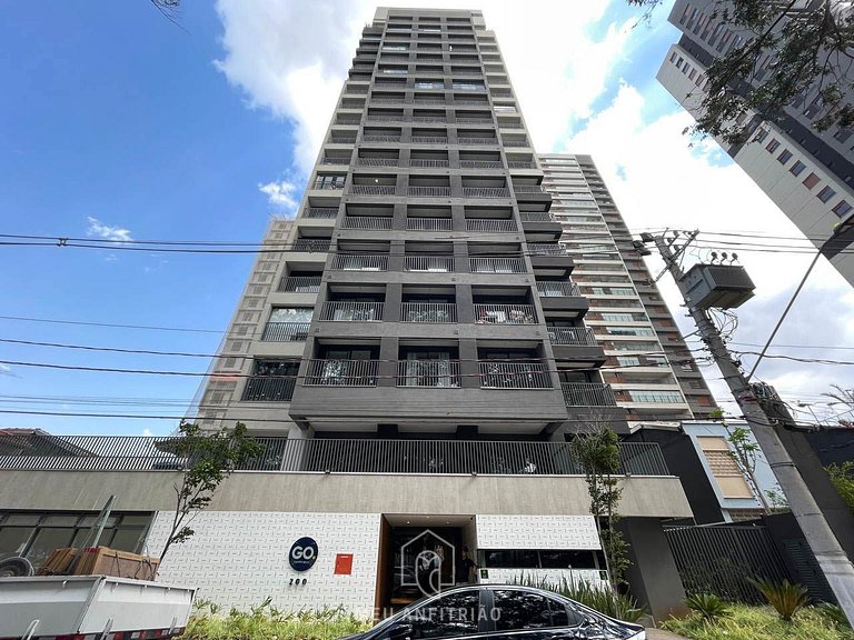 3 people and balcony near Ibirapuera Shopping Mall