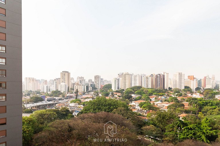 3 people and balcony near Ibirapuera Shopping Mall