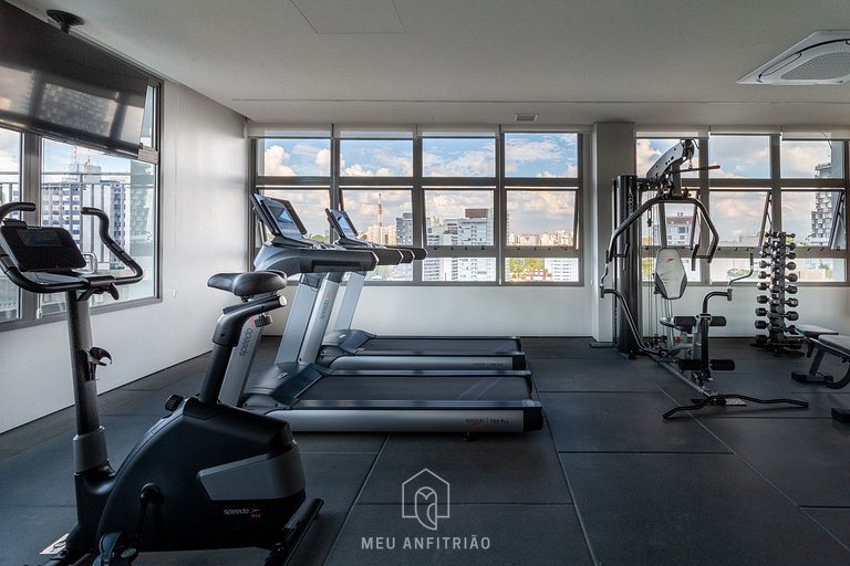 3 people, Smart TV next to Vila Madalena subway