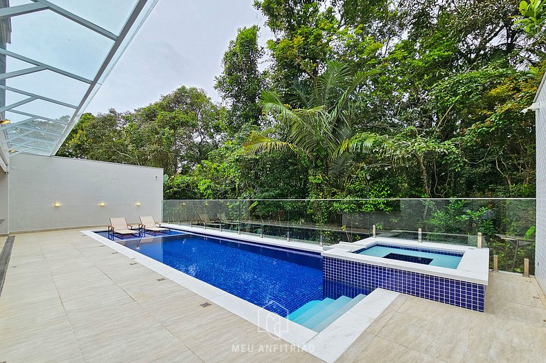 400m² house with pool near the beach