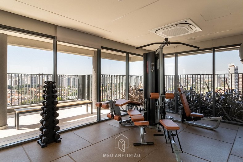 Air conditioning, TV and balcony near the subway