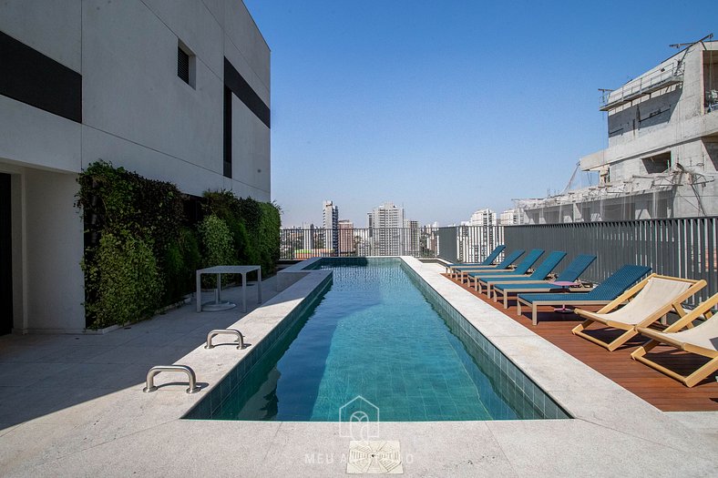 Air conditioning, TV and balcony near the subway