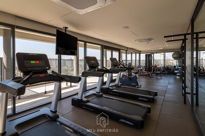 Air conditioning, TV and balcony near the subway