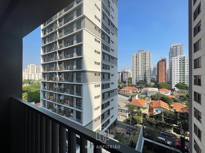 Air conditioning, TV and balcony near the subway