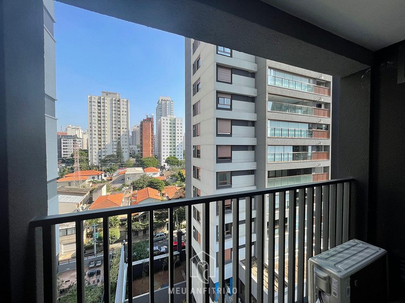 Air conditioning, TV and balcony near the subway