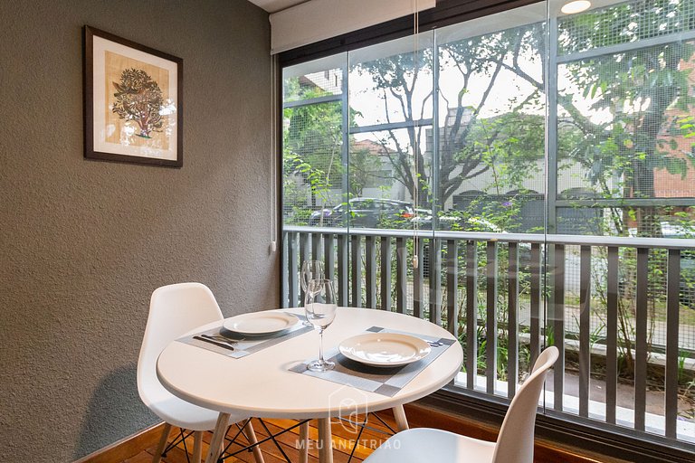 Air conditioning, TV and balcony next to subway