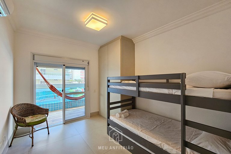 Apartamento com varanda e lazer na Riviera