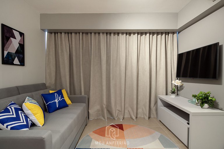 Apartamento decorado com varanda perto do Allianz