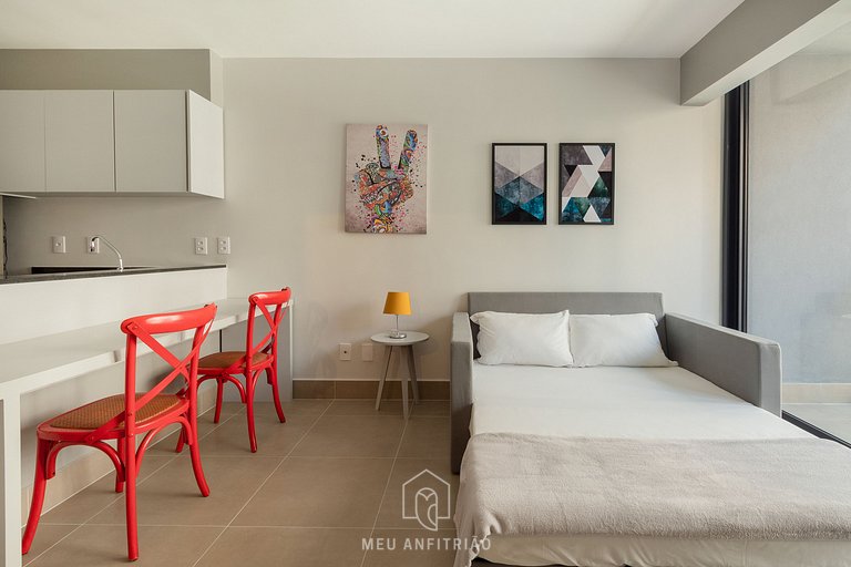 Apartamento decorado com varanda perto do Allianz