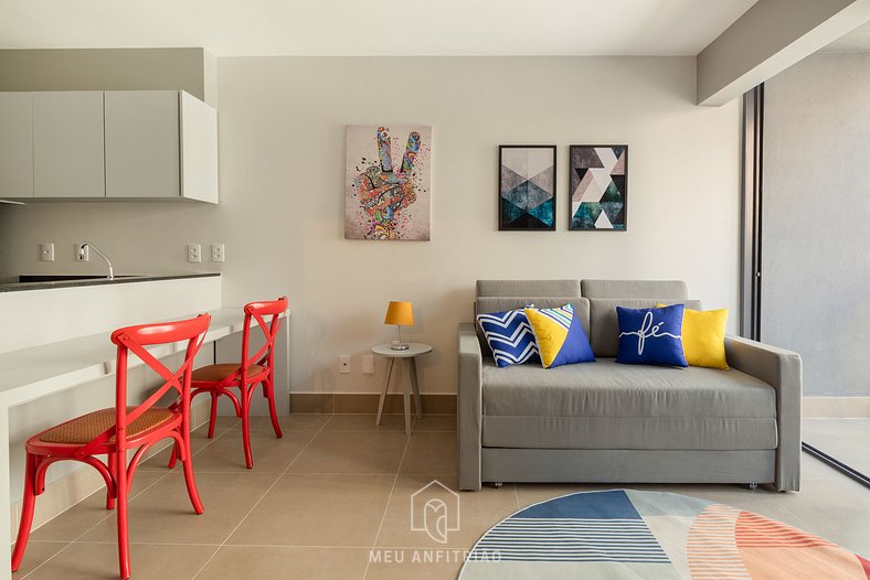 Apartamento decorado com varanda perto do Allianz