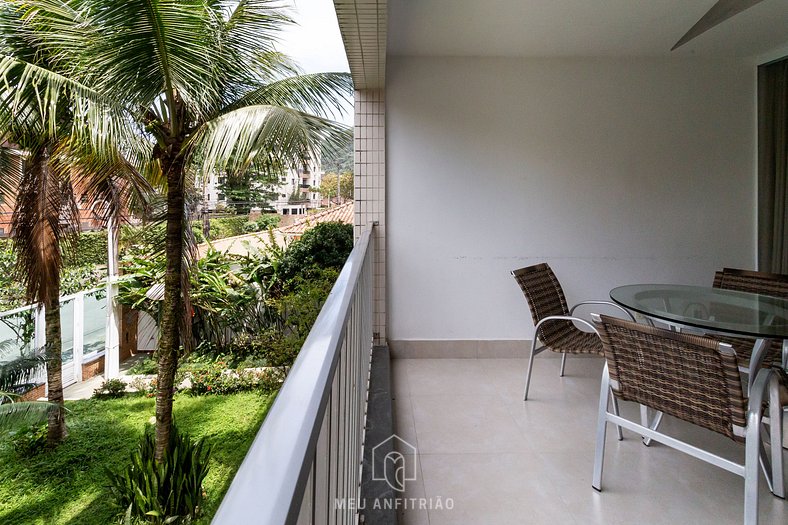 Apartment with air conditioning near Enseada beach