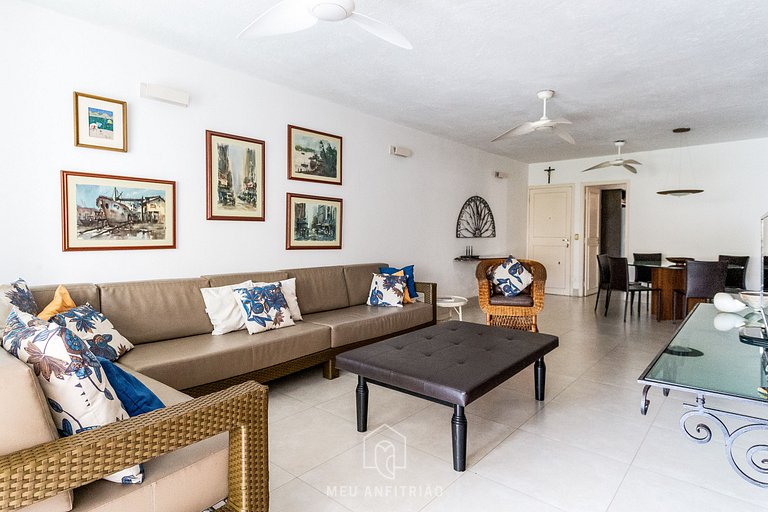 Apartment with air conditioning near Enseada beach