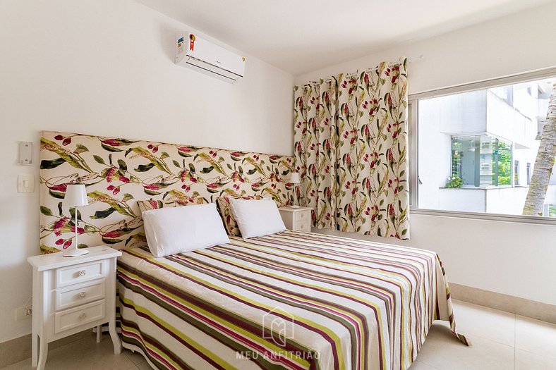 Apartment with air conditioning near Enseada beach