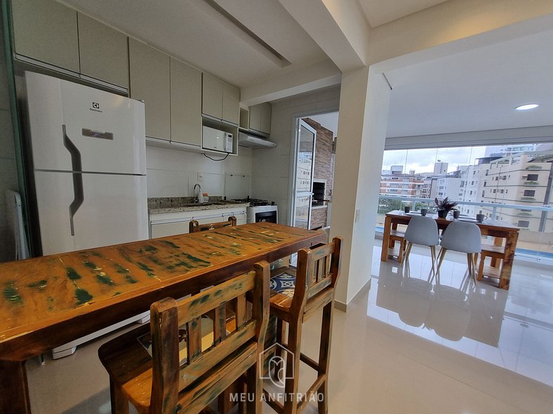 Apartment with barbecue near Enseada beach