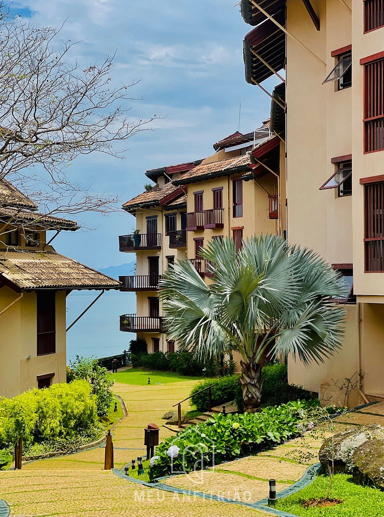 Apartment with pool and sea view in Caraguatatuba