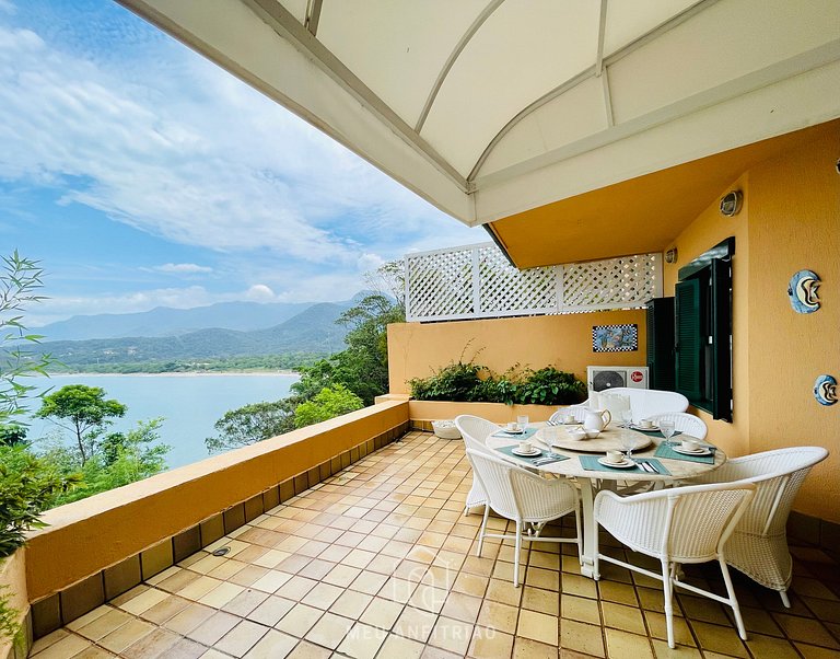 Apartment with pool and sea view in Caraguatatuba