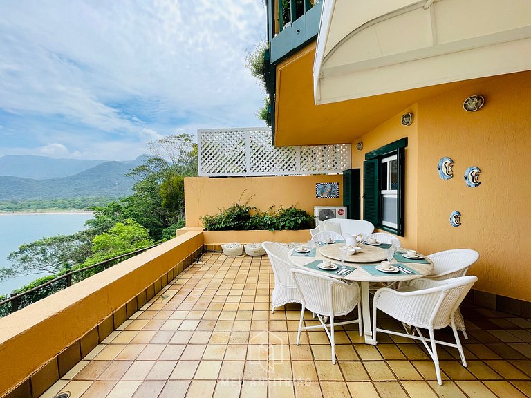 Apartment with pool and sea view in Caraguatatuba