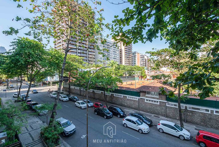 Apartment with TV and garage next to Ipanema beach