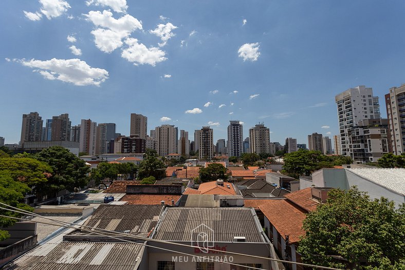 Apt with air fryer, Smart TV & rooftop in Brooklin