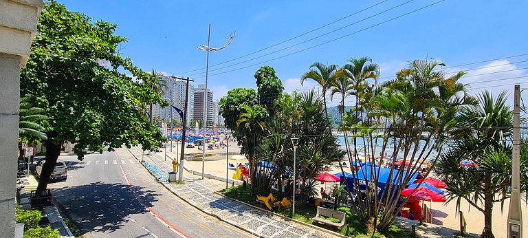 Apt with garage and laundry in front of the beach