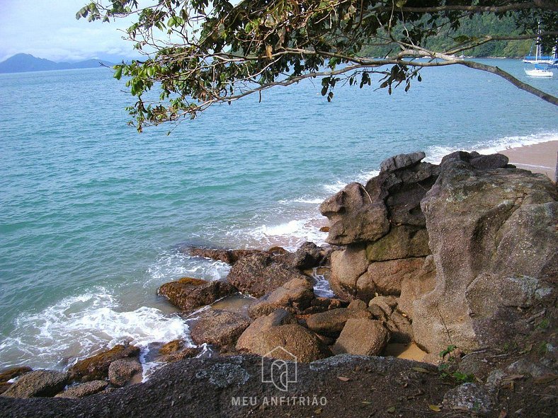 Apto com churrasqueira elétrica próximo à praia