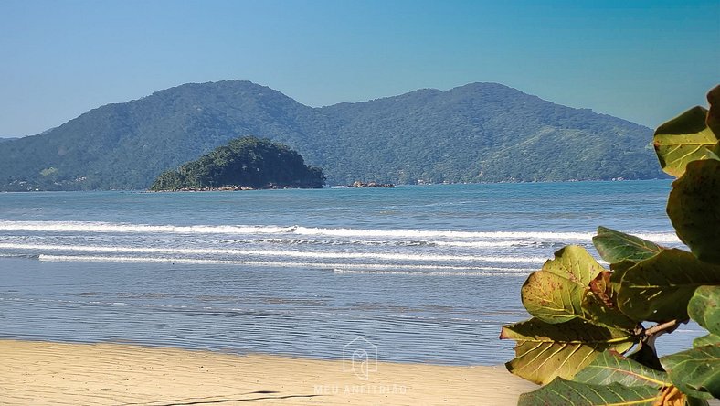 Apto em condomínio com churrasqueira em Ubatuba