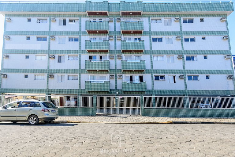 Apto em condomínio com churrasqueira em Ubatuba