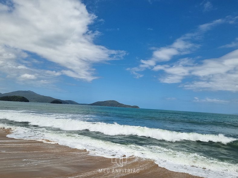 Apto em frente à praia em Caraguatatuba