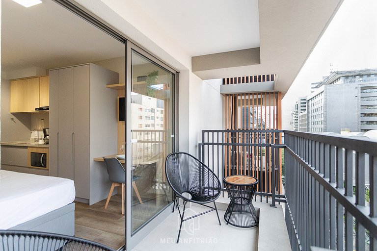 Balcony, leisure and TV next to Avenida Paulista