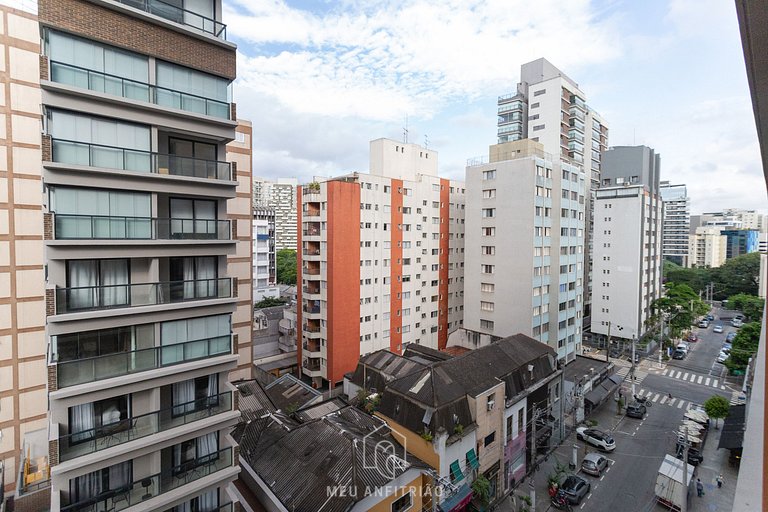 Balcony, leisure and TV next to Avenida Paulista