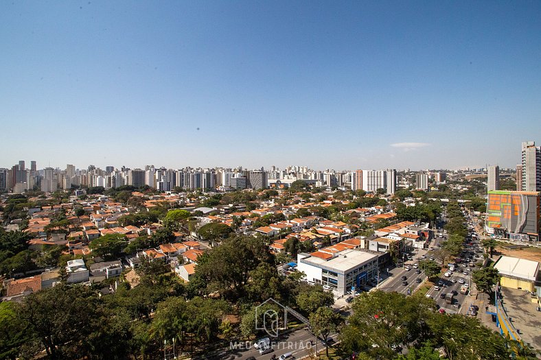 Balcony, tree-lined view near Av. Santo Amaro