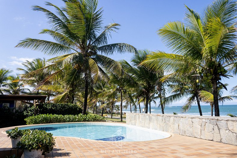 Beachfront house with garage in Guarajuba Beach