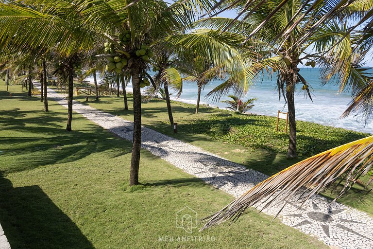 Beachfront house with garage in Guarajuba Beach