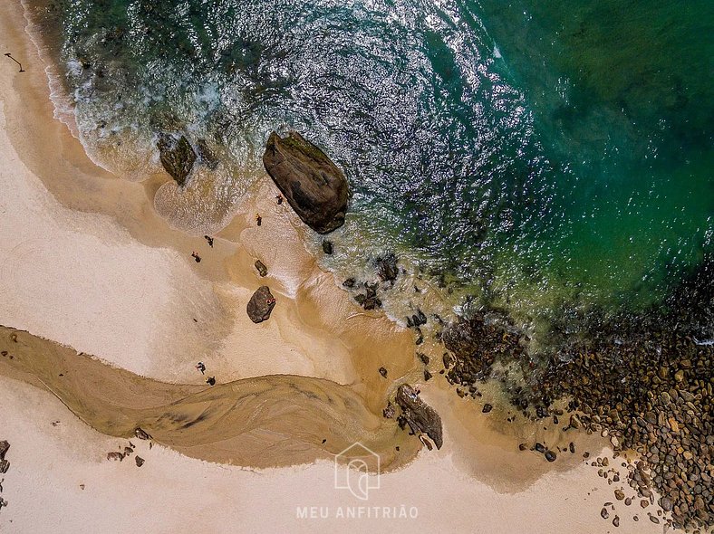 Casa ampla e aconchegante pé na areia em Maresias