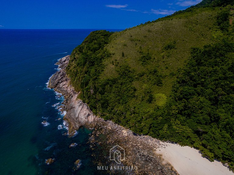 Casa ampla e aconchegante pé na areia em Maresias