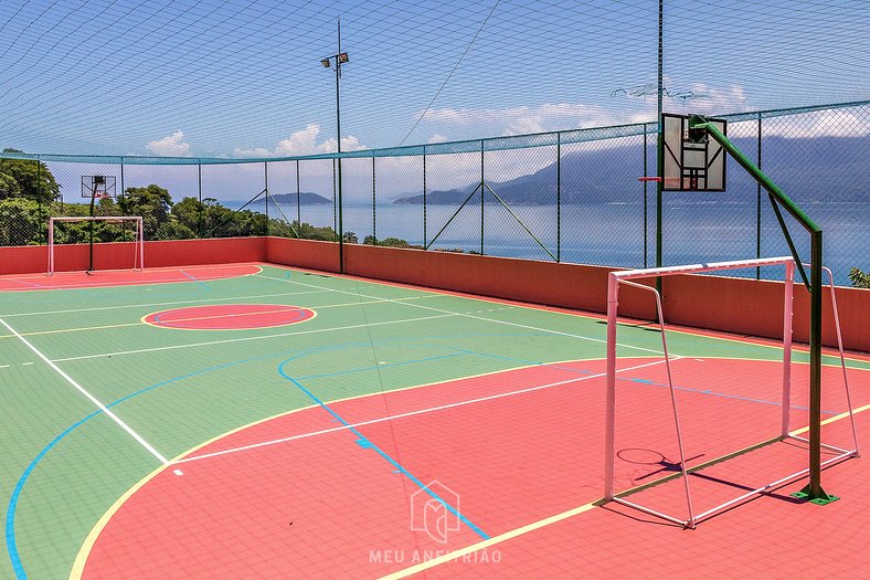 Casa com área de lazer próximo à Praia do Curral