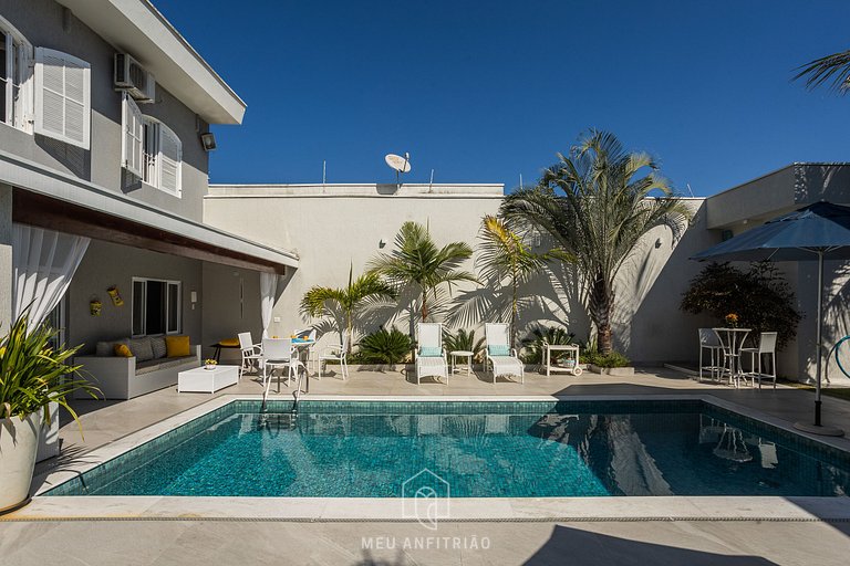 Casa com área gourmet e piscina na praia do Indaiá