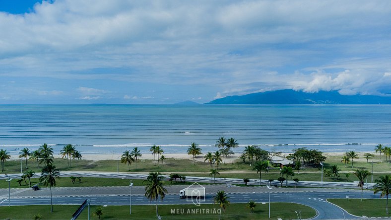 Casa com área gourmet e piscina na praia do Indaiá