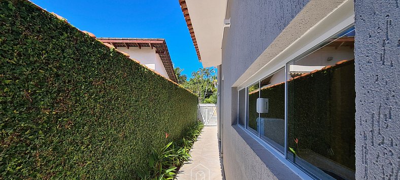 Casa com área gourmet e piscina na praia Riviera