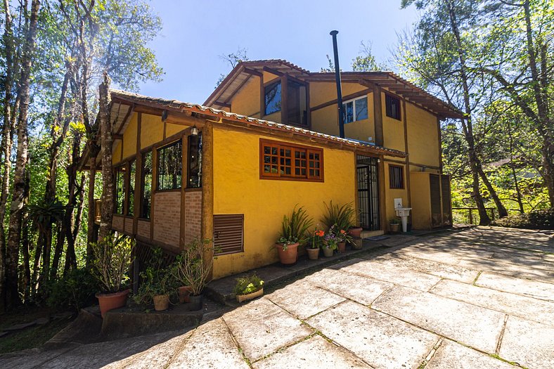 Casa com área gourmet perto do Parque Amantikir