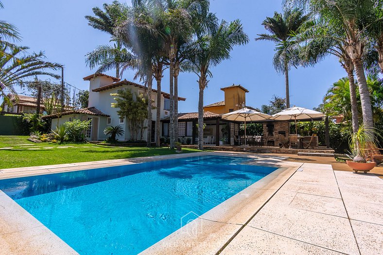 Casa com área gourmet, piscina e garagem em Búzios