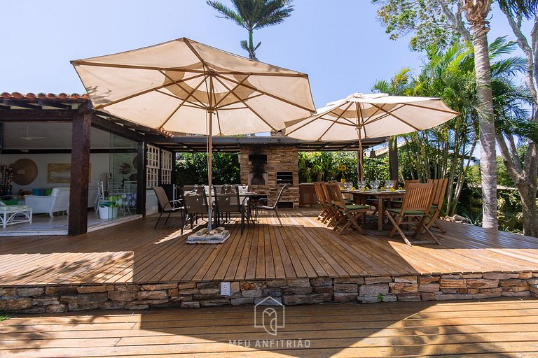 Casa com área gourmet, piscina e garagem em Búzios