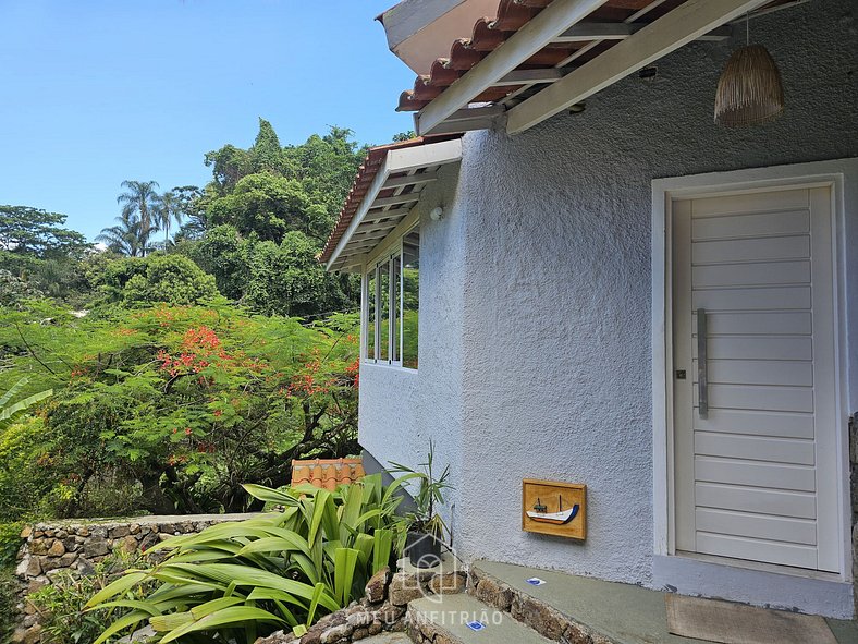 Casa com churrasqueira perto da praia do Perequê