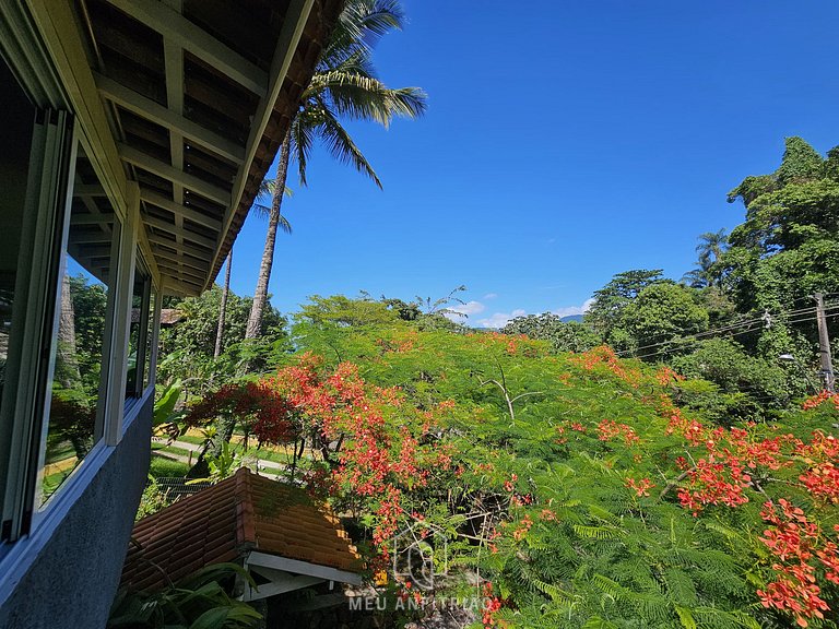 Casa com churrasqueira perto da praia do Perequê