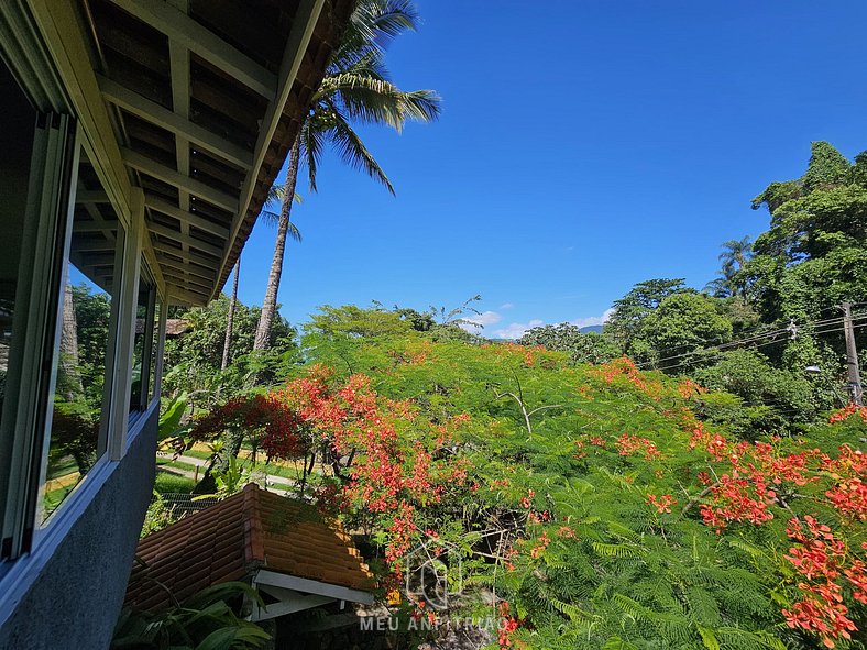 Casa com churrasqueira perto da praia do Perequê