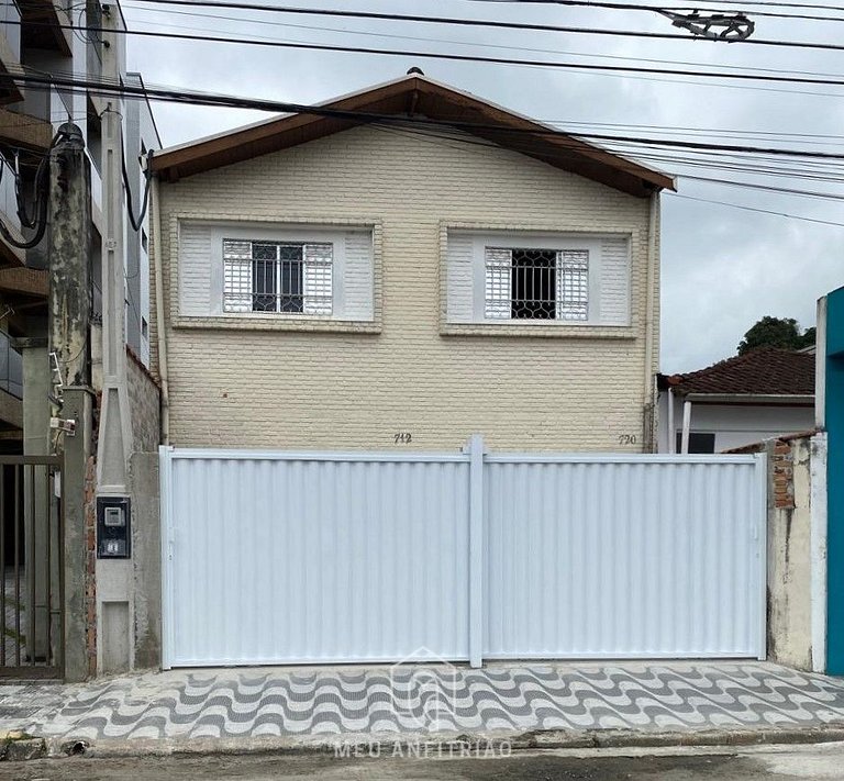 Casa com churrasqueira próximo à praia em Ubatuba