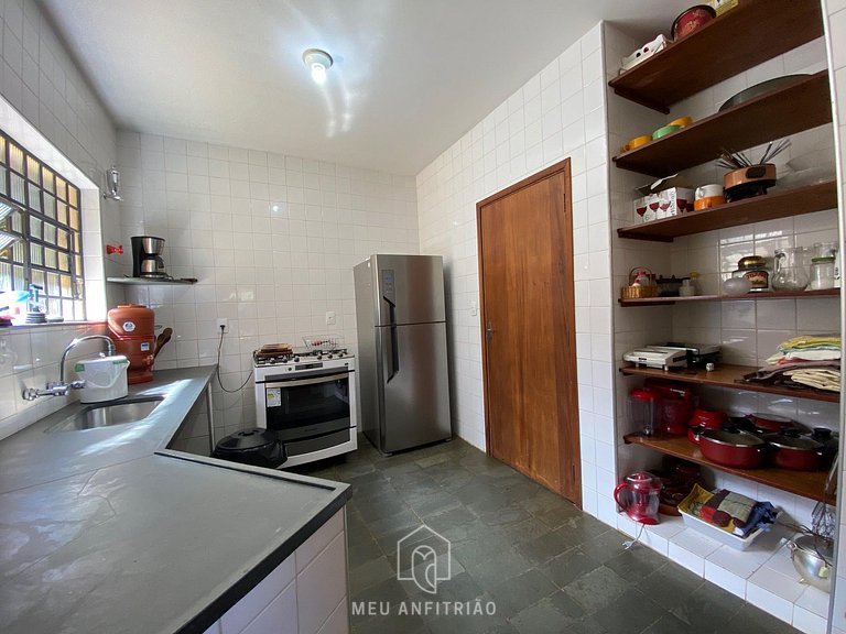 Casa com forno de pizza e vista para as montanhas