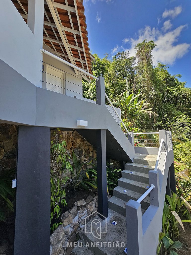 Casa com jacuzzi próximo à praia do Perequê